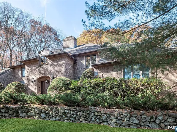 298 Freemans Ln, Franklin Lakes, NJ 07417