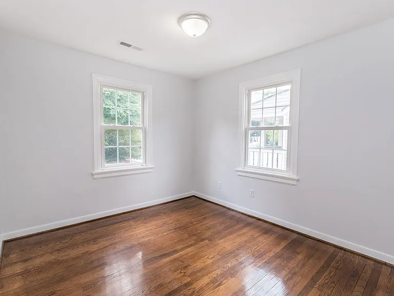 5001 Schutte Ave — Photo 9