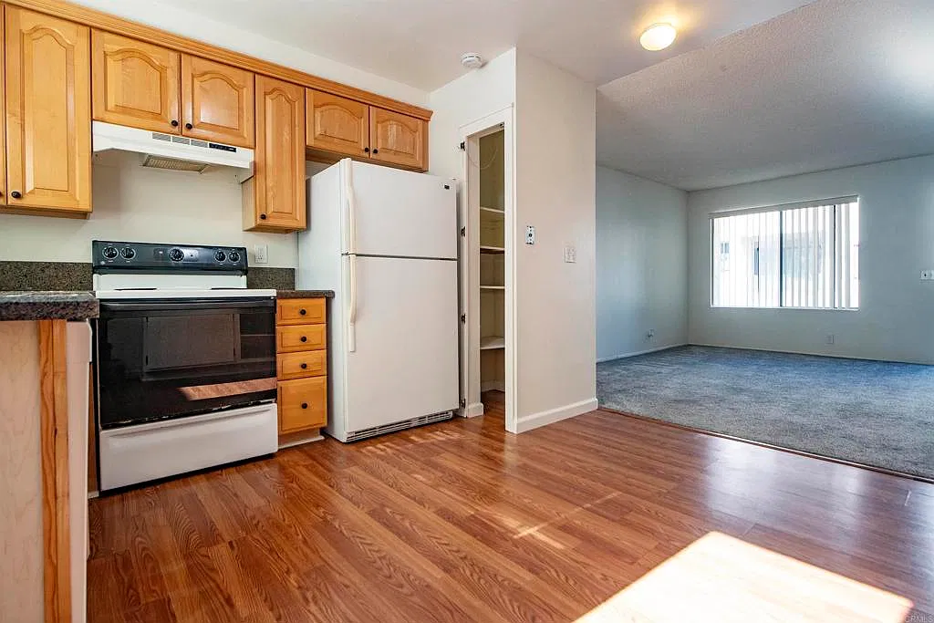 2 bed, 832 sqft, $3,400 — Photo 4