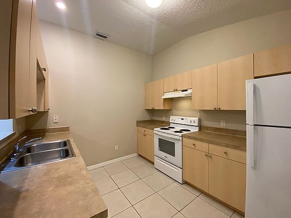 5th image of 1359 E Evans Cir #A