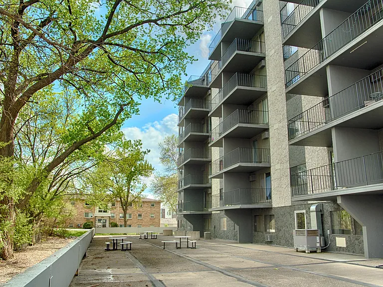 Cambridge Towers — Photo 3