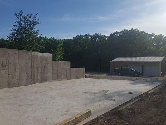 5th image of 4901 W Chapel Dr