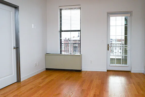 Living room, photo 1