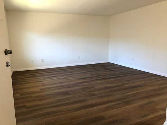 5th image of 917 E Newmark Ave APT B