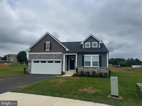 151 Capulet Ct, Charles Town, WV 25414