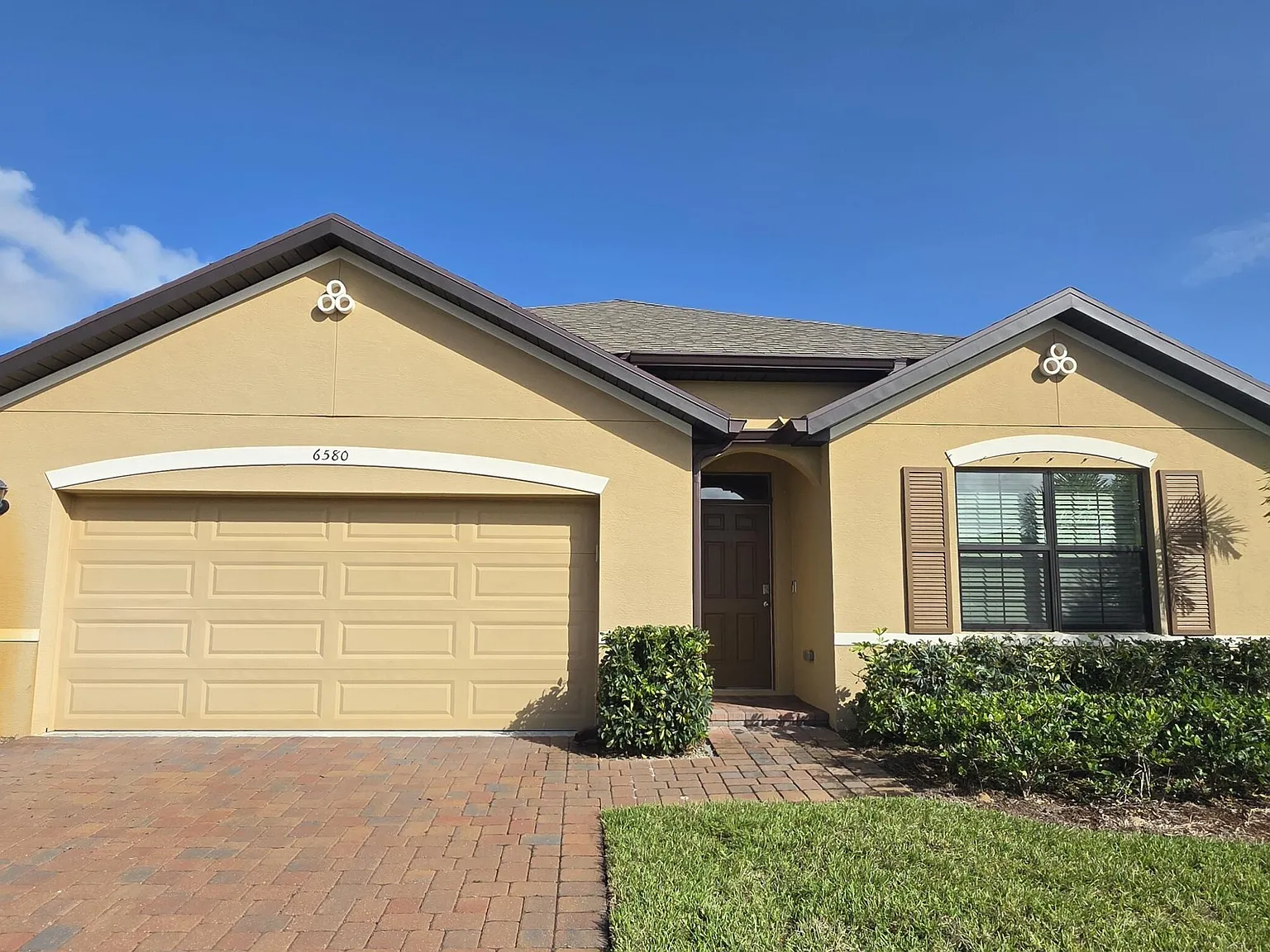 4 bed, 2.0 bath, 1934 sqft, $2,900 — Photo 1