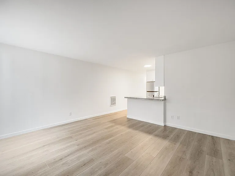 940 Guerrero St — Photo 7