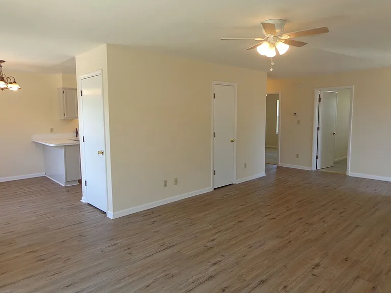 4628 Coronet Ave — Photo 2