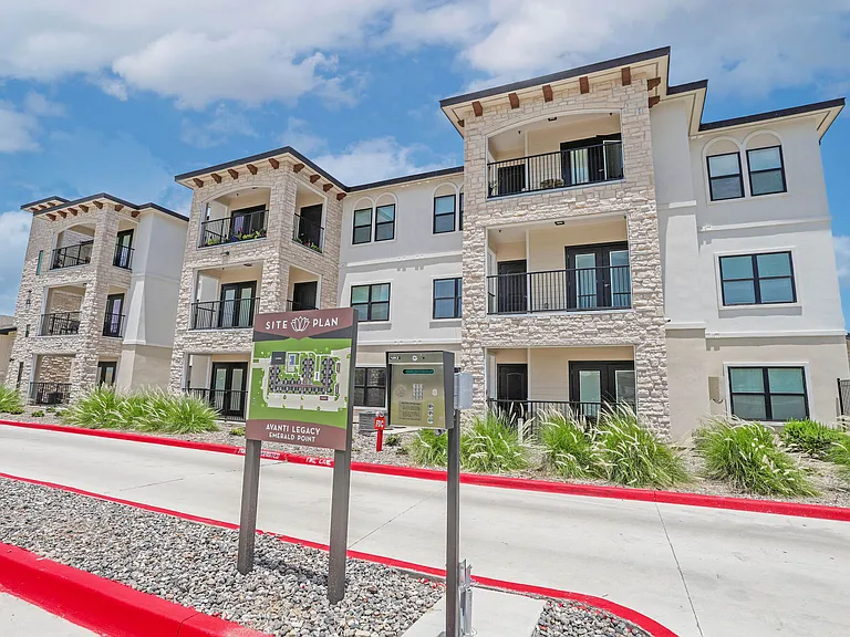 Avanti Legacy Emerald Point Apartments — Photo 7