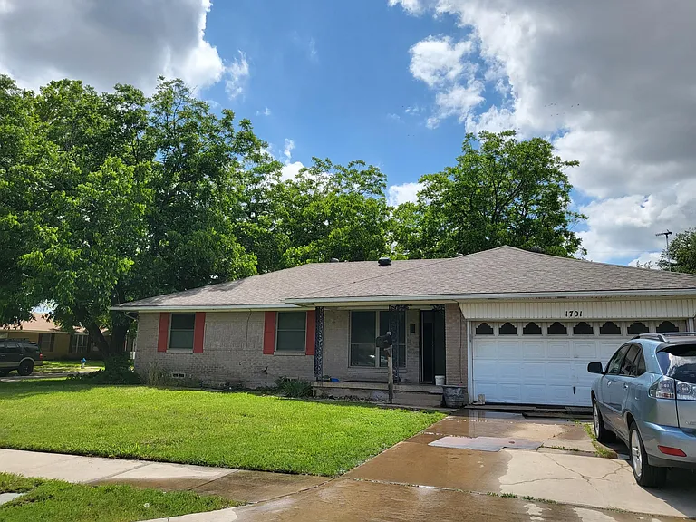 1701 P Ave — Photo 30