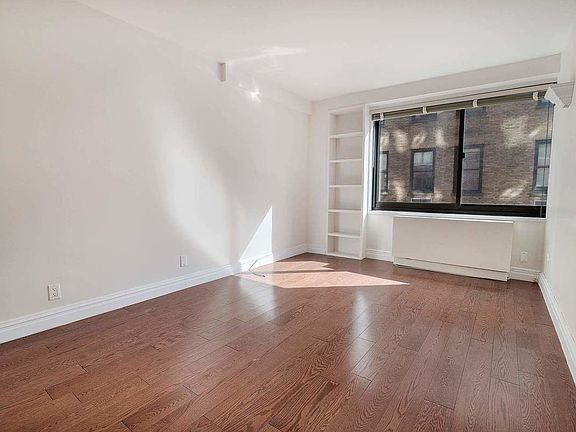 3rd image of 330 W 45th St #M