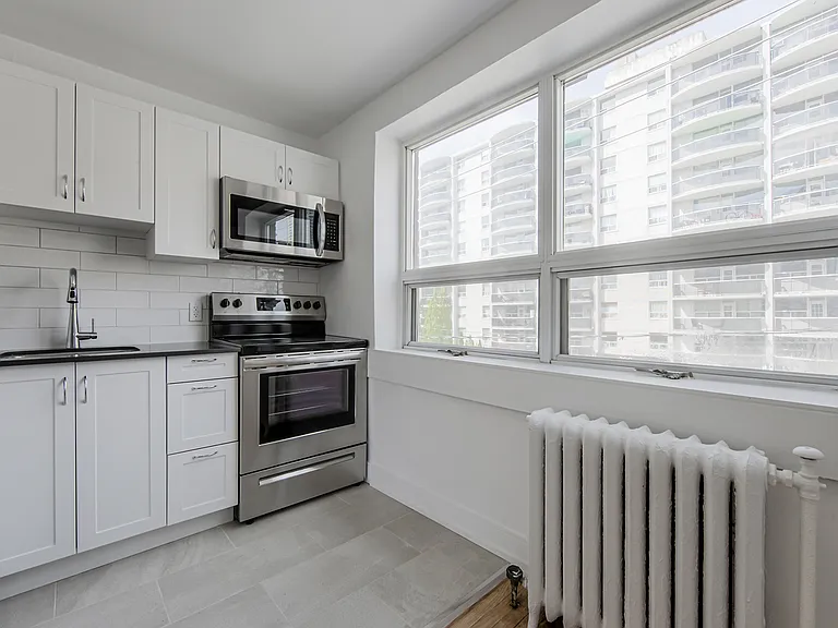 391 Sherbourne St — Photo 1