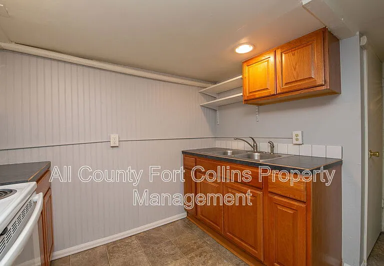 224 1/2 S Loomis Ave — Photo 5