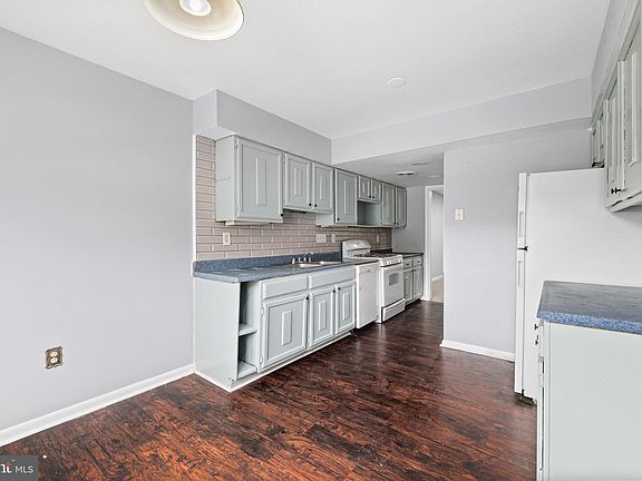 4th image of 15061 Cherrydale Dr
