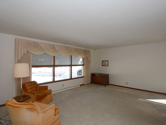 3rd image of 2841 S Aurene Cir