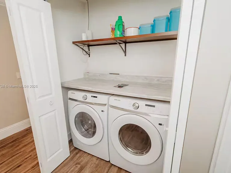 9675 SW Anchor Dr — Photo 36