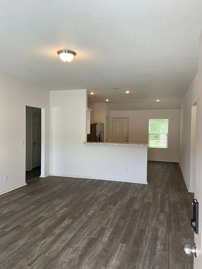 4 bed, 2.0 bath, 1652 sqft, $1,795 — Photo 4