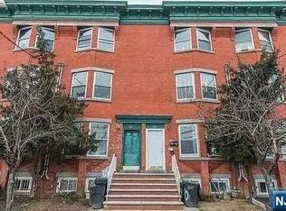 38 3rd St, Newark, NJ 07107