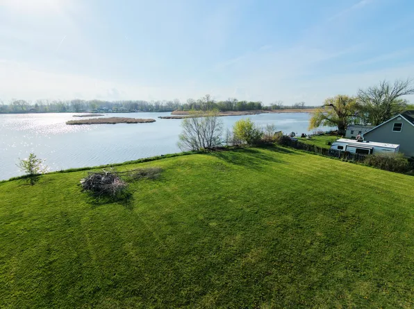 Dan St, Rockwood, MI 48173