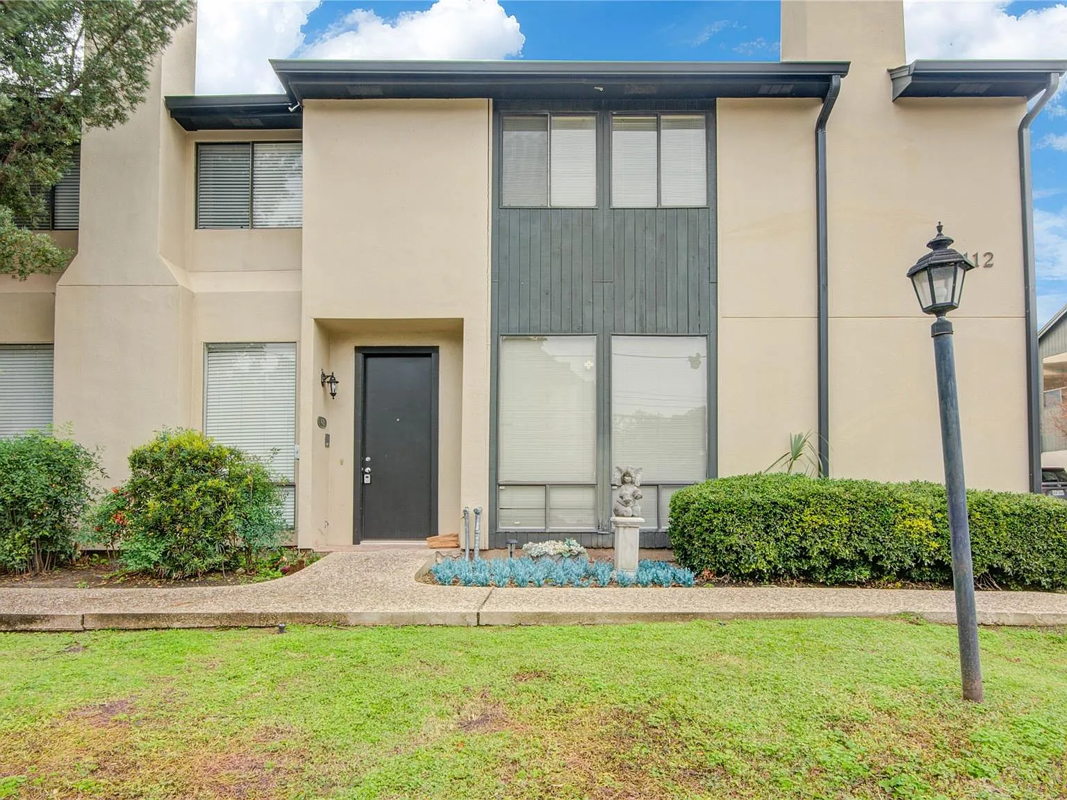 2 bed, 2.5 bath, 1577 sqft, $1,600 — Photo 1