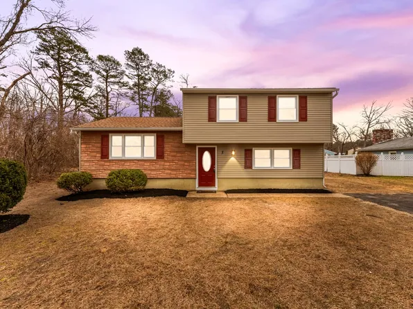 5 W Colton Ln, Williamstown, NJ 08094