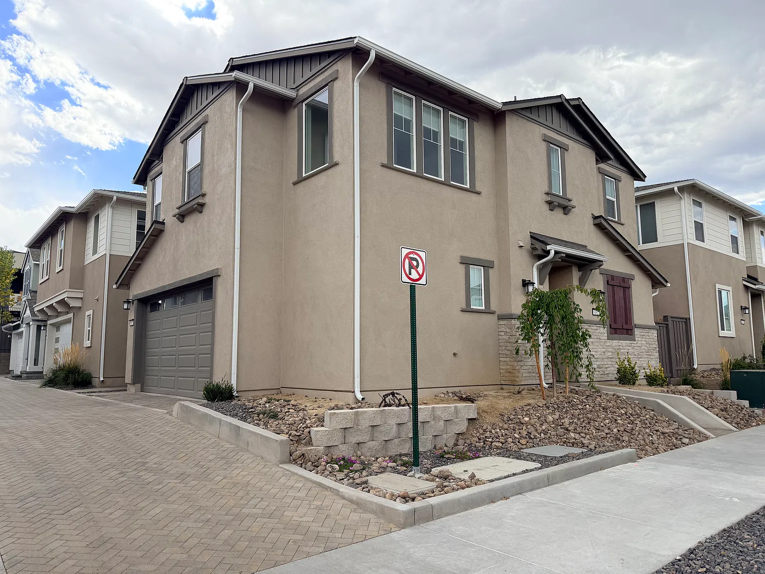 3 bed, 2.5 bath, 1685 sqft, $3,000 — Photo 3
