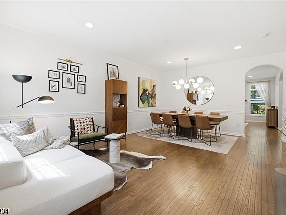 2nd image of 21 Chestnut Ct #11
