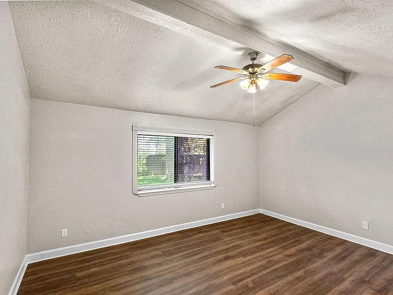 14910 Grassington Dr — Photo 14