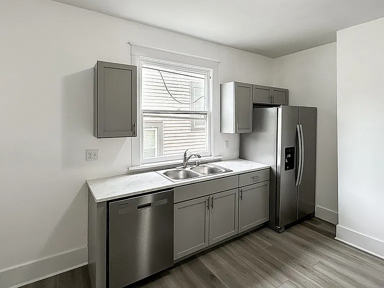 2122 Bancroft St — Photo 3