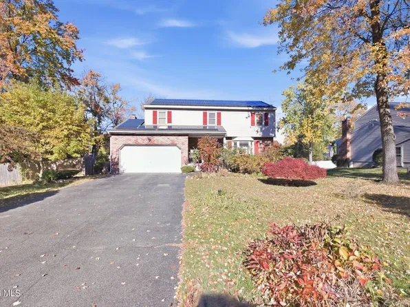 31 Lacy Ln, Albany, NY 12211