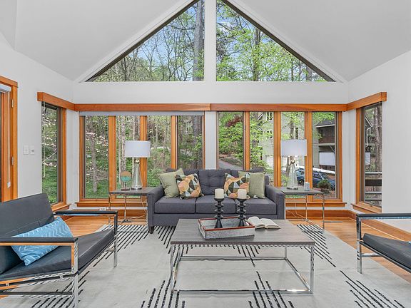 2nd image of 101 Rose Ln