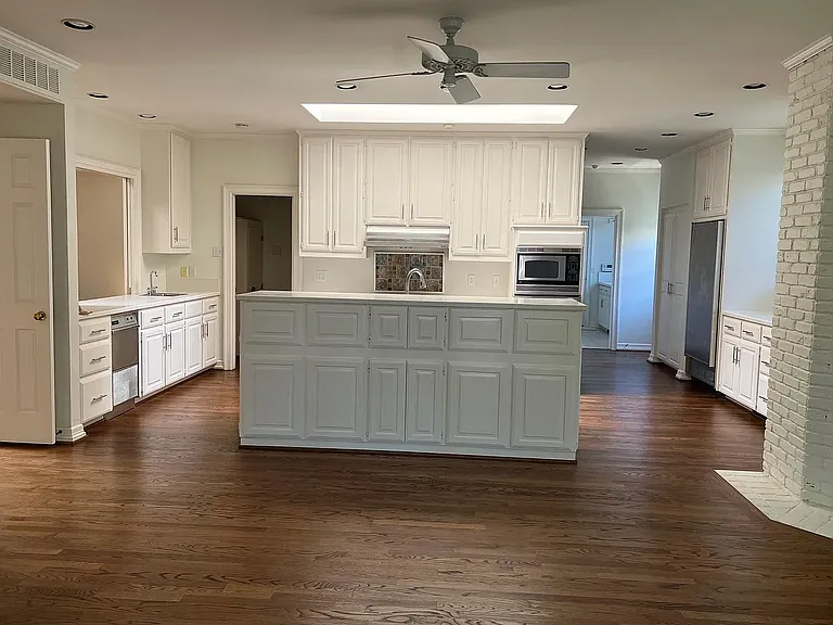 7022 Deloache Ave — Photo 2