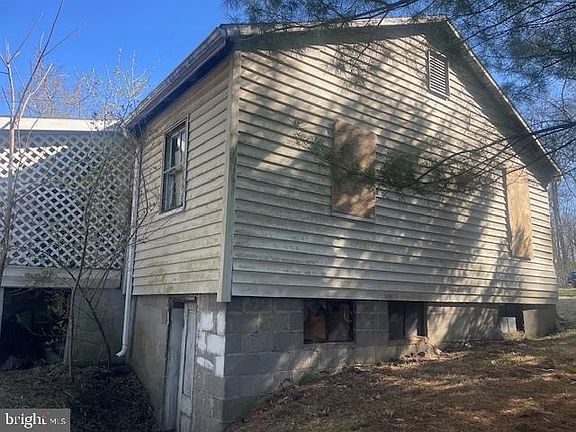 5th image of 809 Mountain Rd