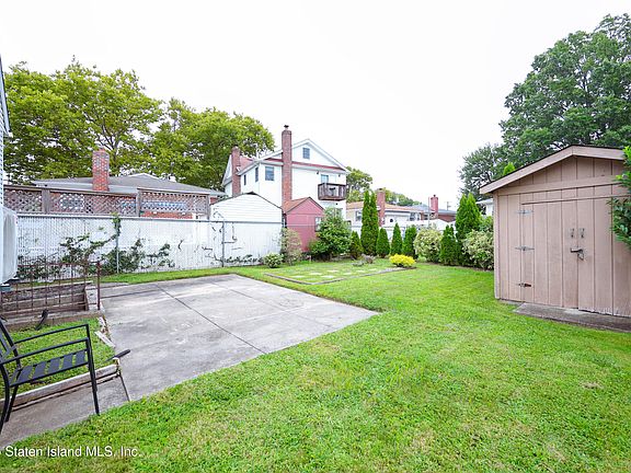 5th image of 72 Husson St