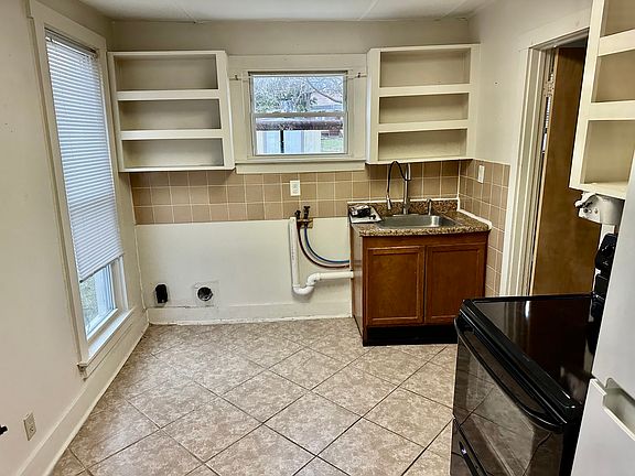 5th image of 1217 Parry St