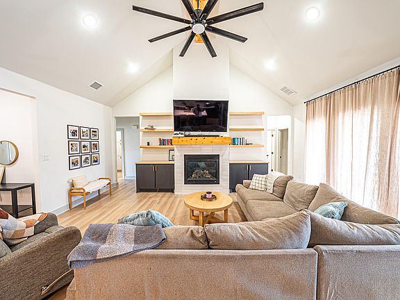 3rd image of 1417 Knight Ave