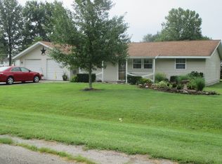 7837 E Wildwood Ln, Robinson, IL 62454