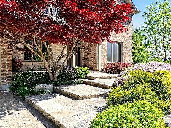 3rd image of 118 Foxridge Dr