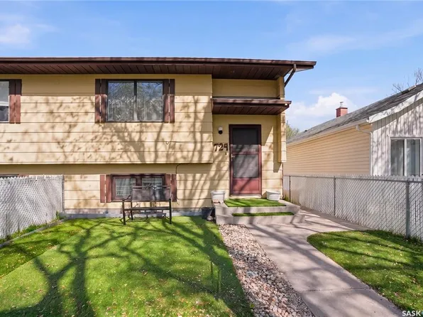 724 M AVENUE S, Saskatoon, SK S7M 2L4
