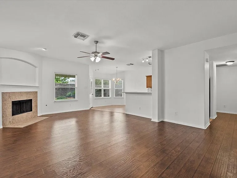 202 Pebble Walk Ln — Photo 4
