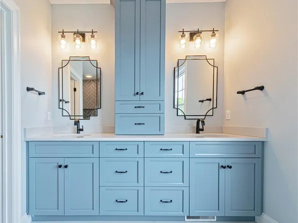 28 Pumpkin Grove, East Lyme, CT 06333