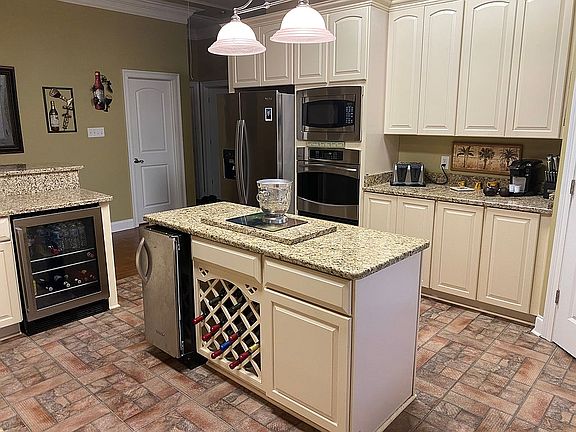 3rd image of 14466 Samantha Dr