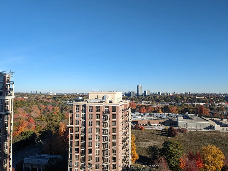 20 Inn On The Park Dr #1839 — Photo 9