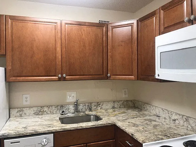 Calvert House Apartments — Photo 39