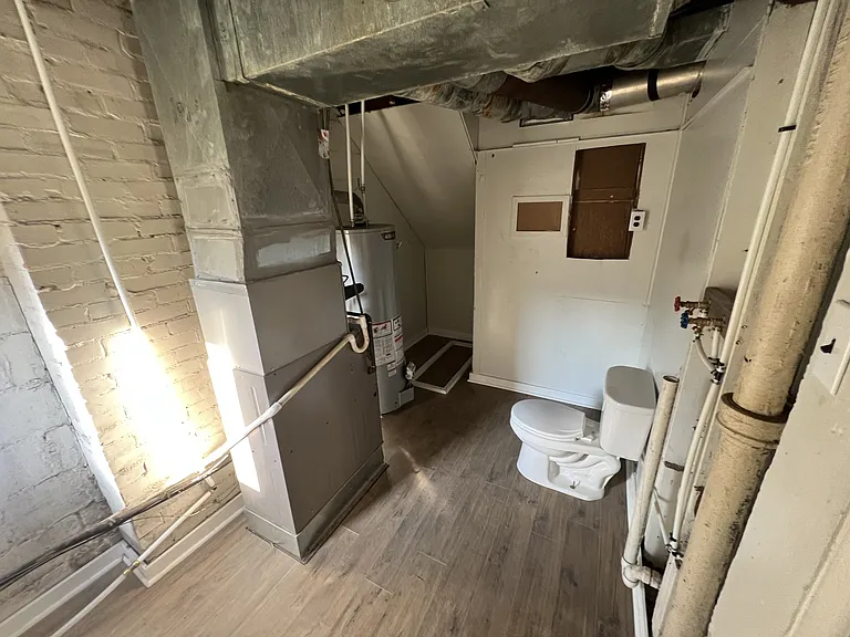 2708 W Franklin St — Photo 3
