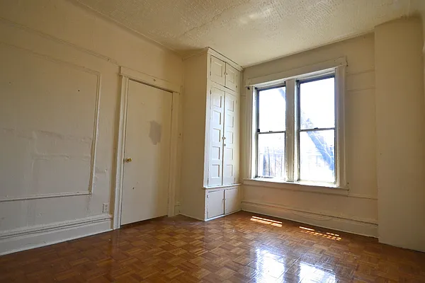 Rented by Bold New York | media 33