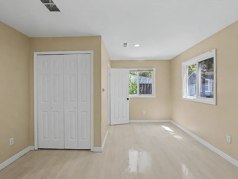 21106 Atlantic Ave — Photo 16