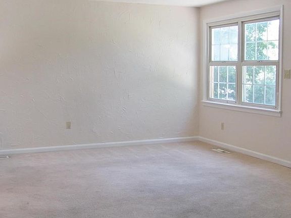 3rd image of 7735 Crestwood Ln