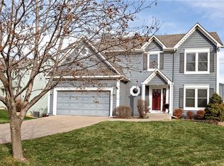14323 S Summit Ct, Olathe, KS 66062