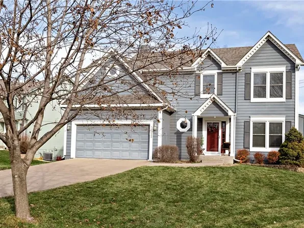 14323 S Summit Ct, Olathe, KS 66062